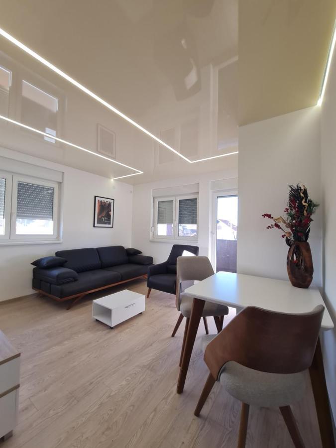 Airport Molko Apartments Surčin Buitenkant foto