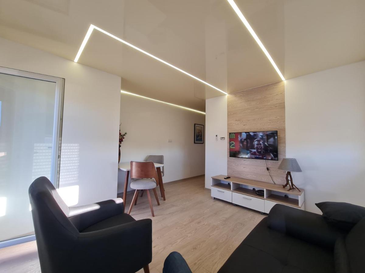 Airport Molko Apartments Surčin Buitenkant foto