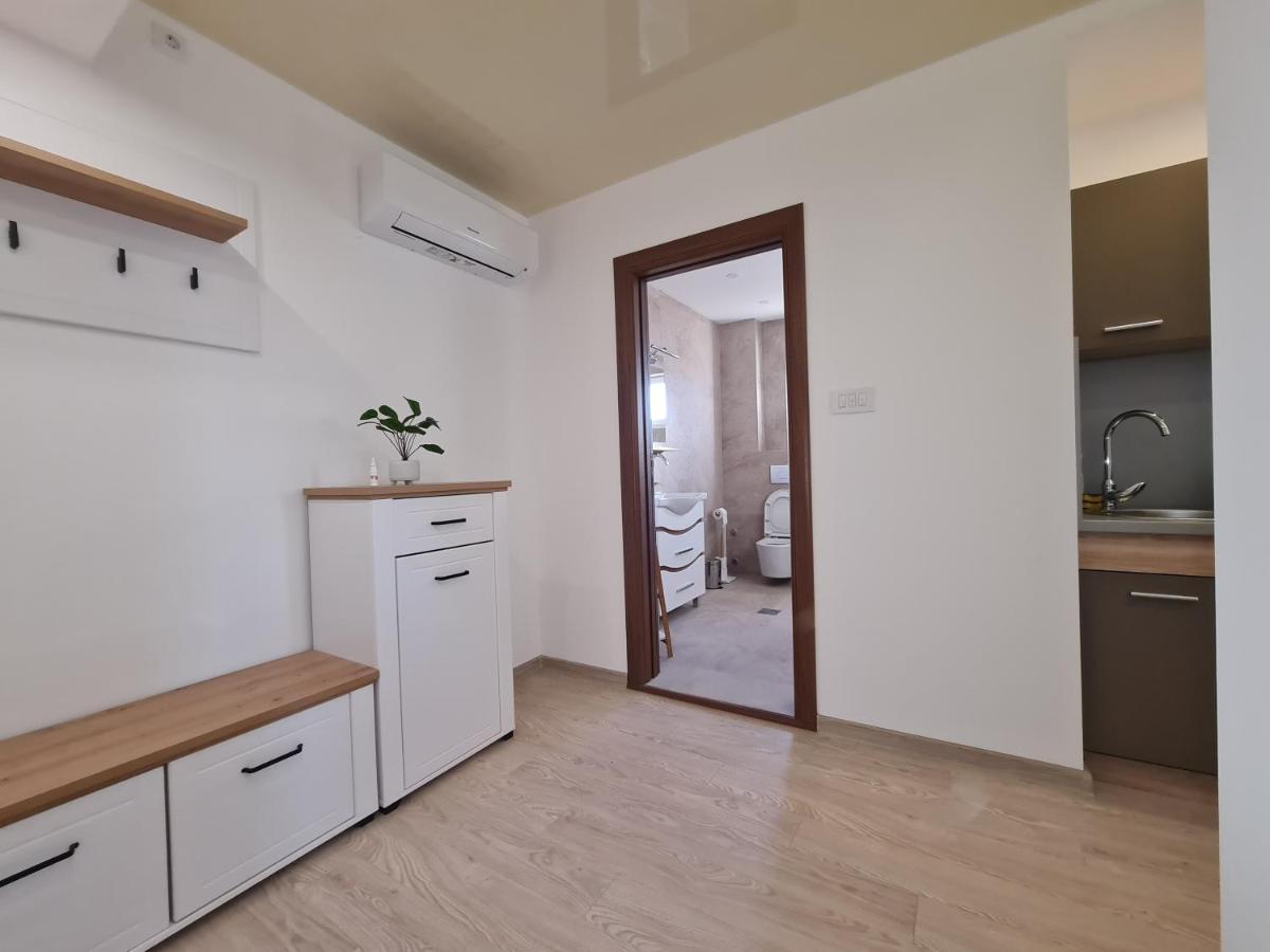 Airport Molko Apartments Surčin Buitenkant foto