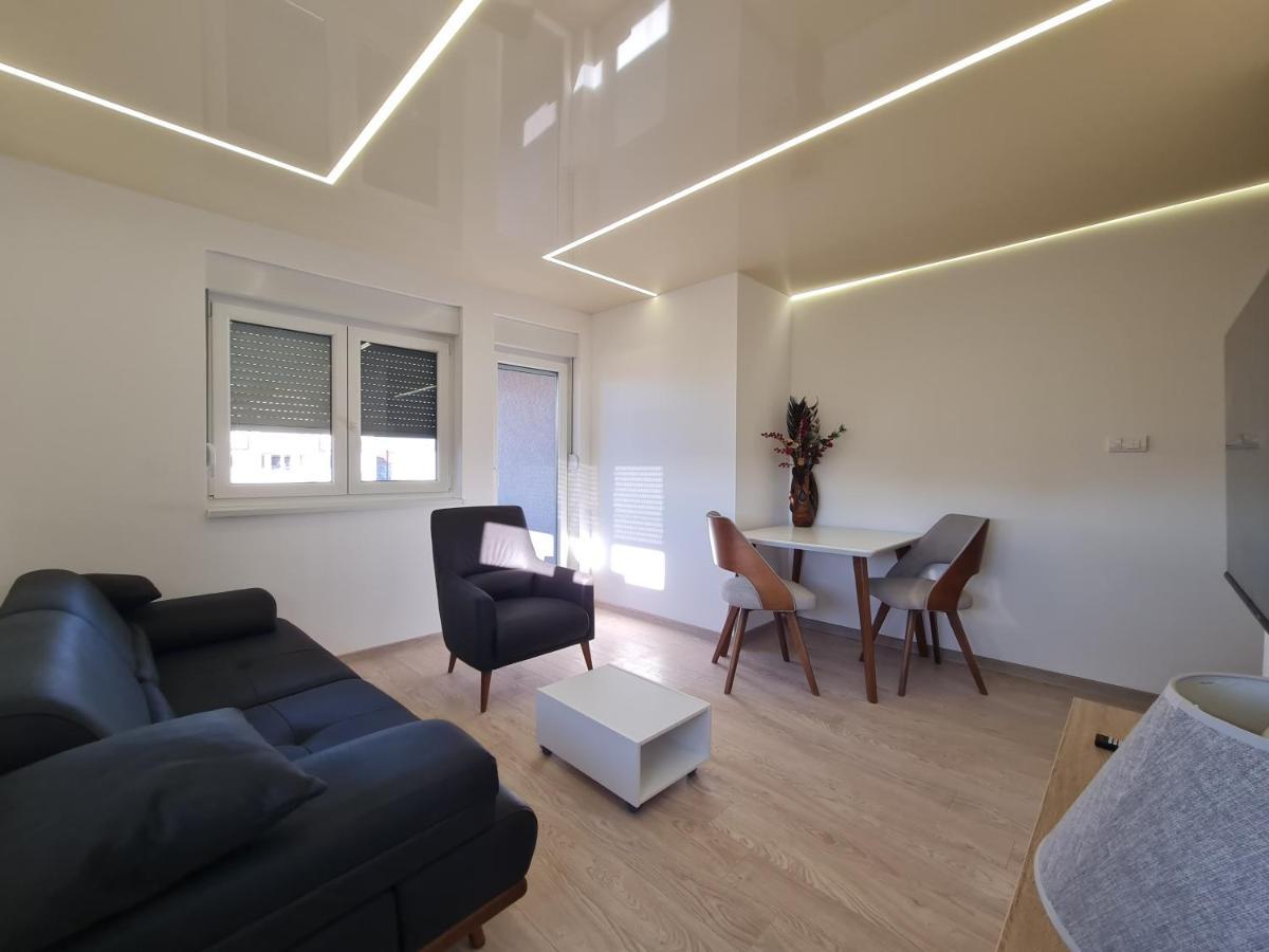 Airport Molko Apartments Surčin Buitenkant foto
