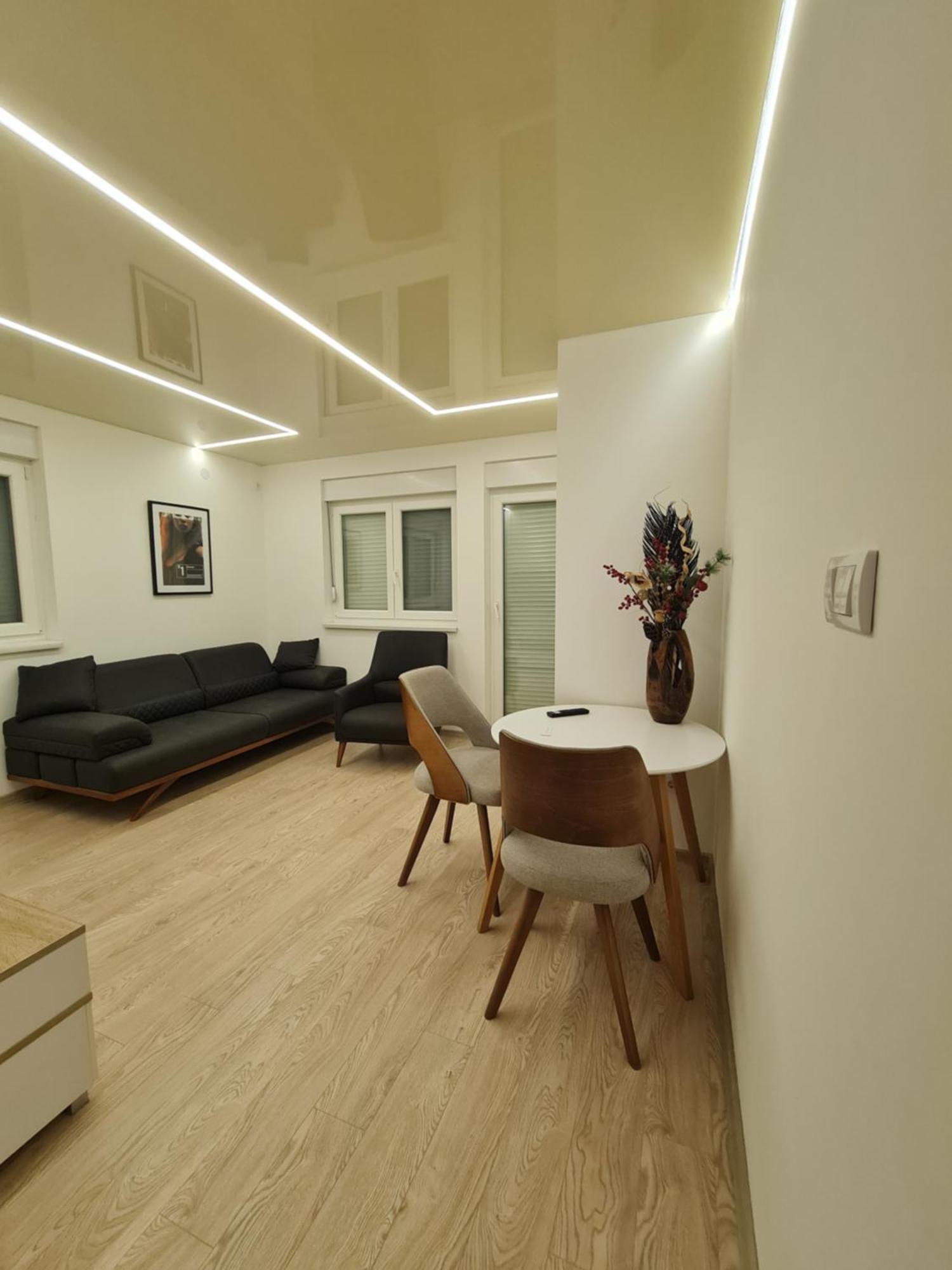 Airport Molko Apartments Surčin Buitenkant foto