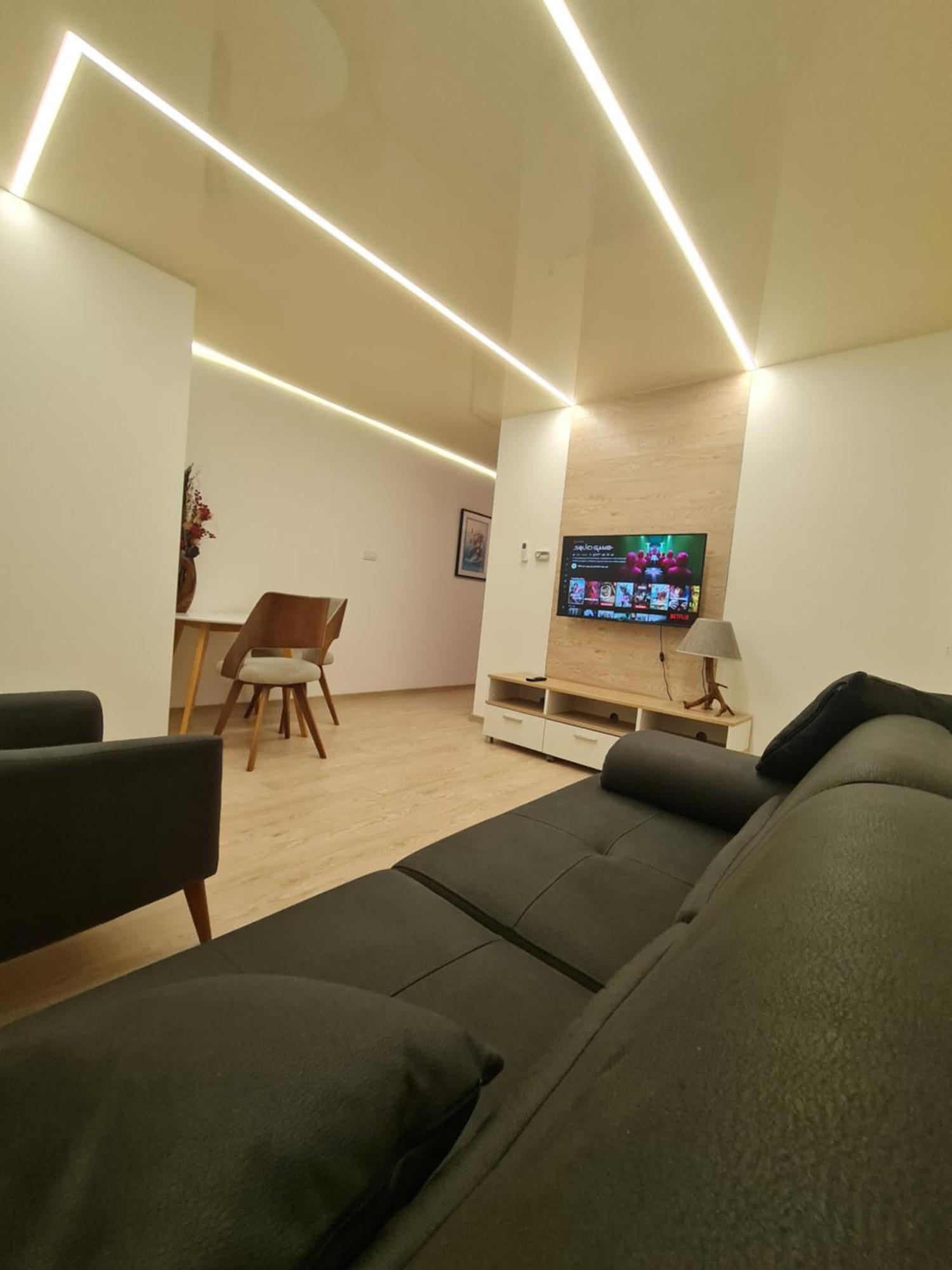 Airport Molko Apartments Surčin Buitenkant foto