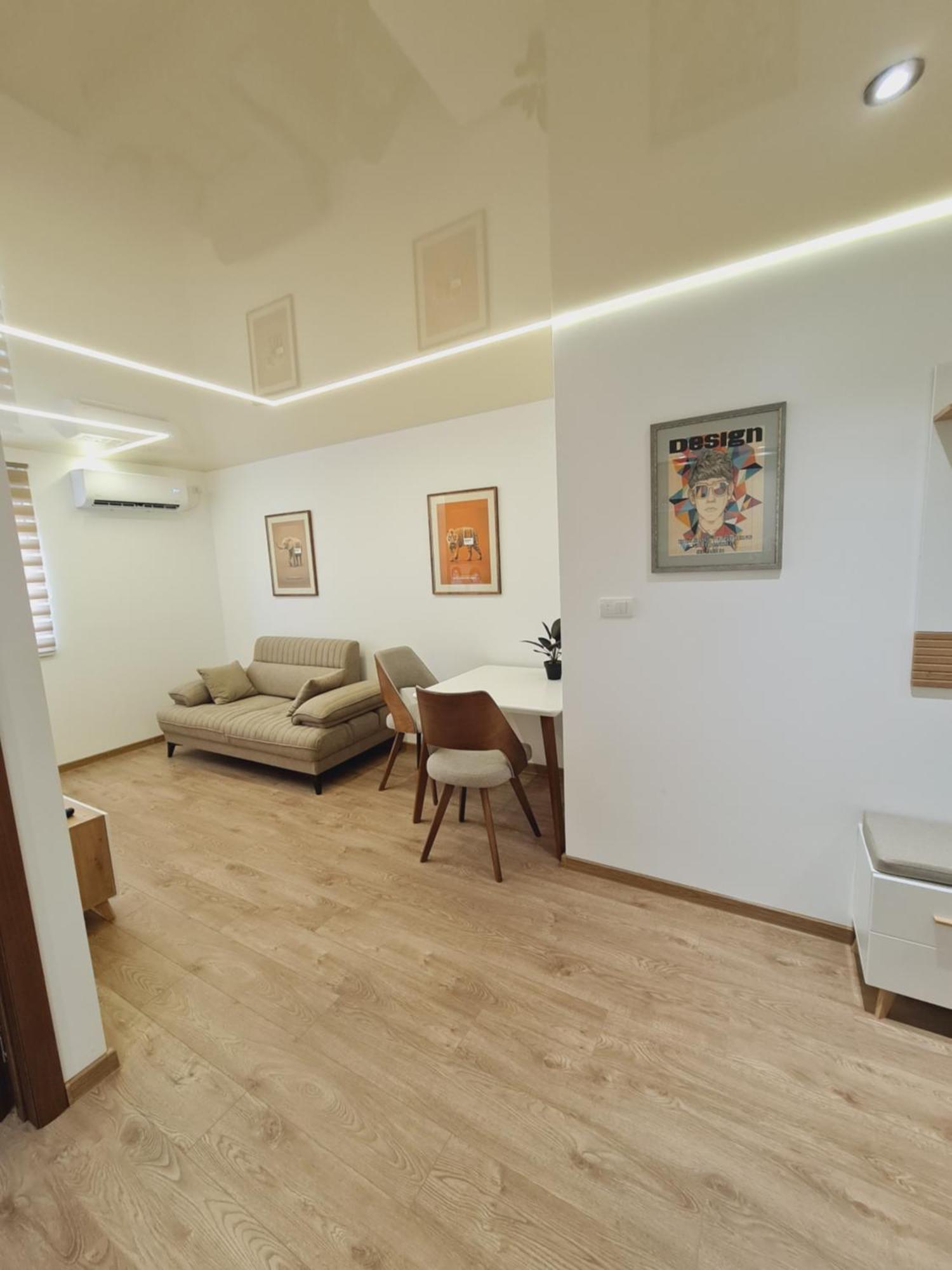 Airport Molko Apartments Surčin Buitenkant foto